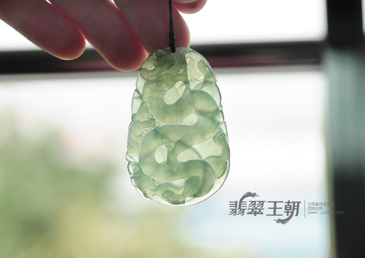 冰种晴水缅甸翡翠龙牌挂件