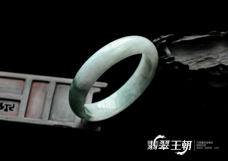 糯冰种蓝晴水缅甸翡翠手镯（57.4mm）