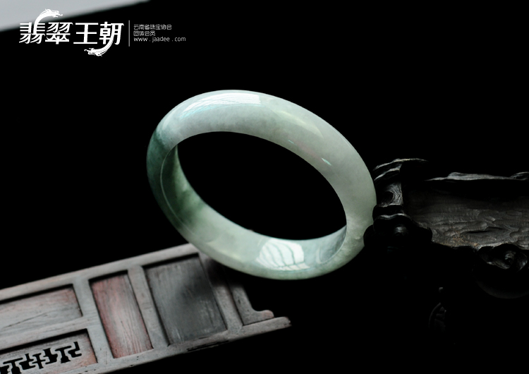 糯冰种蓝晴水缅甸翡翠手镯（57.4mm）