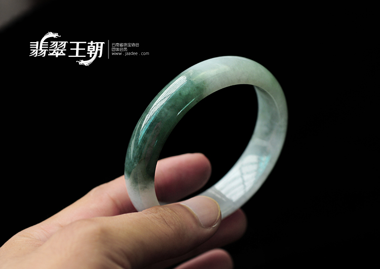 糯冰种蓝晴水缅甸翡翠手镯（57.4mm）