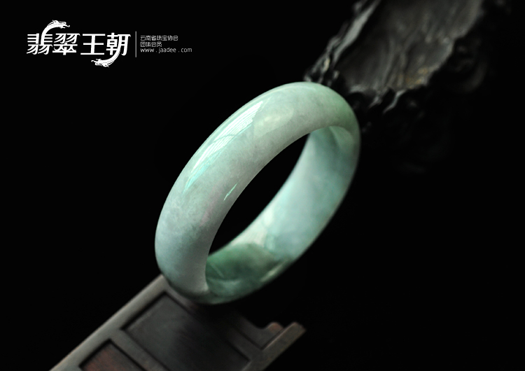 糯冰种蓝晴水缅甸翡翠手镯（57mm）
