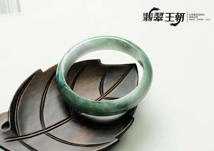 糯冰种蓝晴水缅甸翡翠手镯（55.5mm）