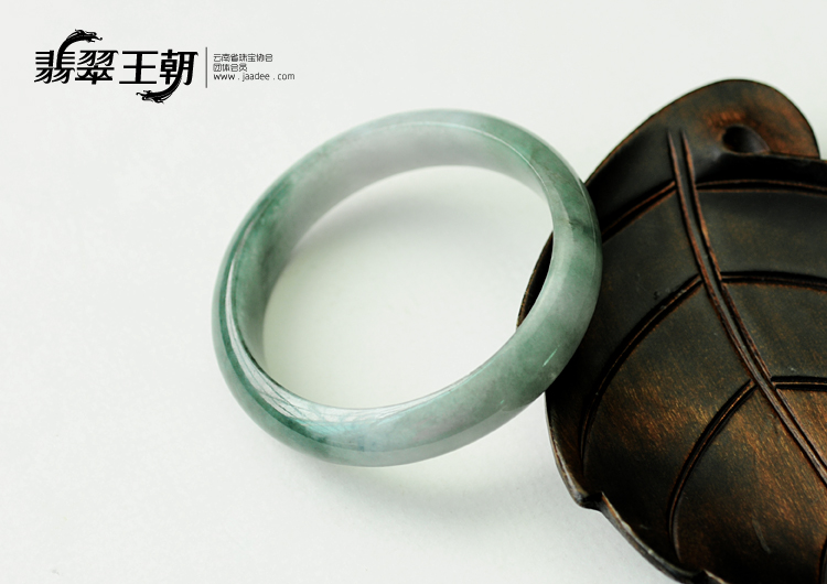 糯冰种蓝晴水缅甸翡翠手镯（55.5mm）