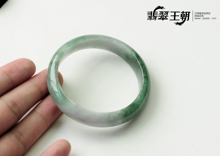 糯冰种蓝晴水缅甸翡翠手镯（55.5mm）