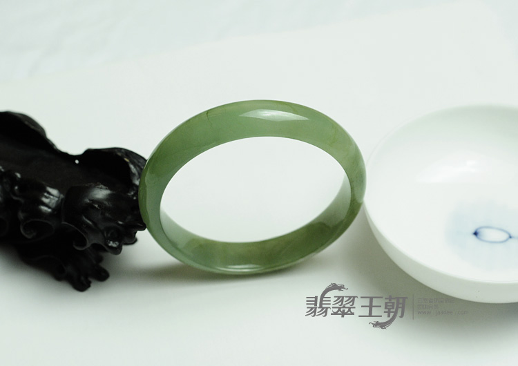 糯冰种晴水缅甸翡翠手镯（55.1mm）