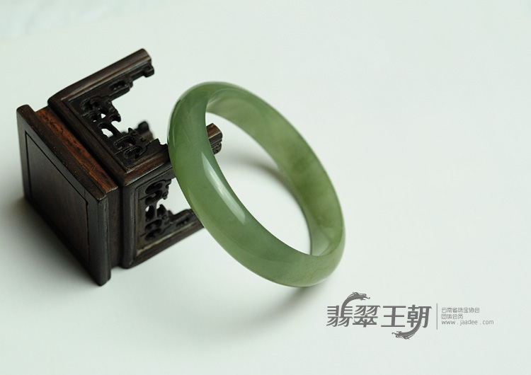 糯冰种晴水缅甸翡翠手镯（55.1mm）