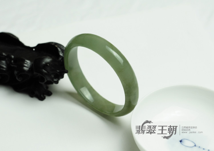 糯冰种晴水缅甸翡翠手镯（55.1mm）