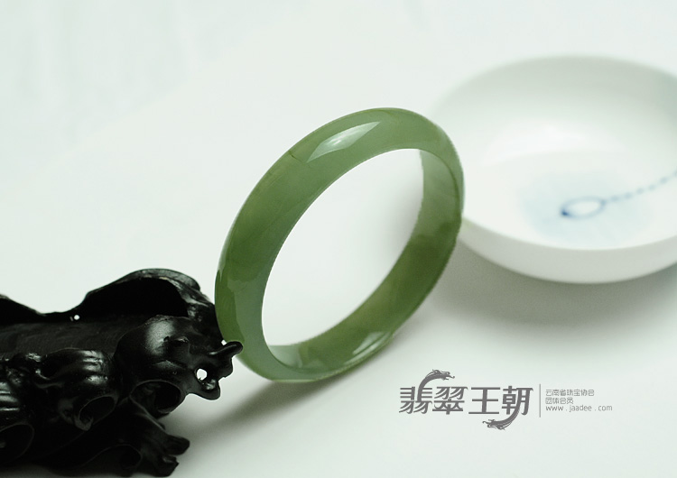 糯冰种晴水缅甸翡翠手镯（55.1mm）