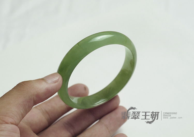 糯冰种晴水缅甸翡翠手镯（55.1mm）