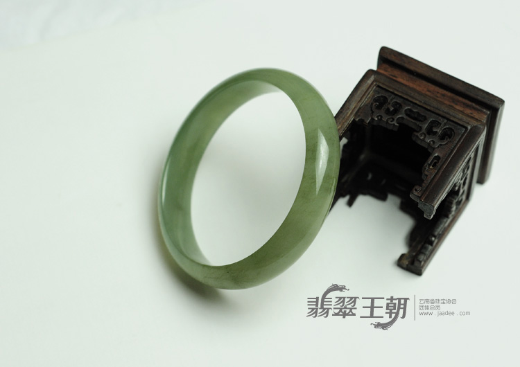 糯冰种晴水缅甸翡翠手镯（55.1mm）