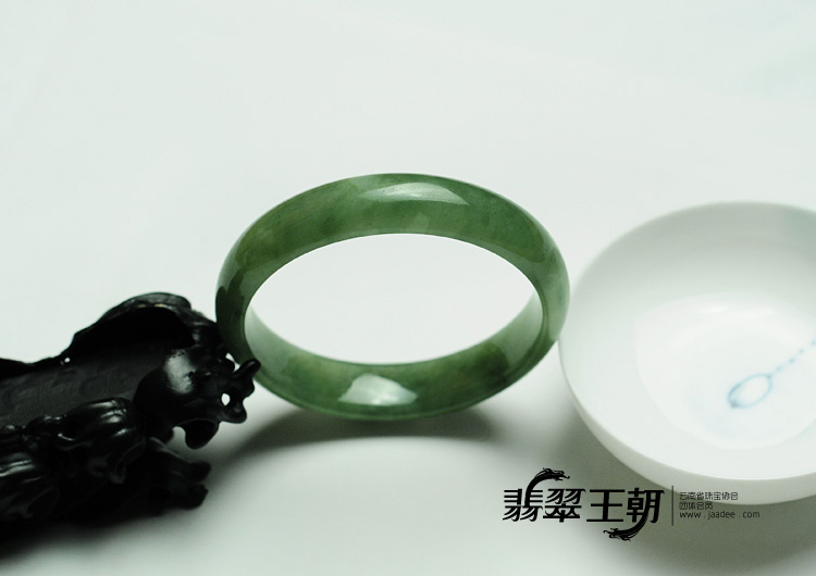 糯冰种青色缅甸翡翠手镯（58.4mm）