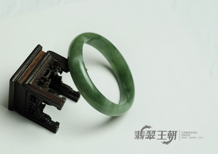 糯冰种青色缅甸翡翠手镯（58.4mm）