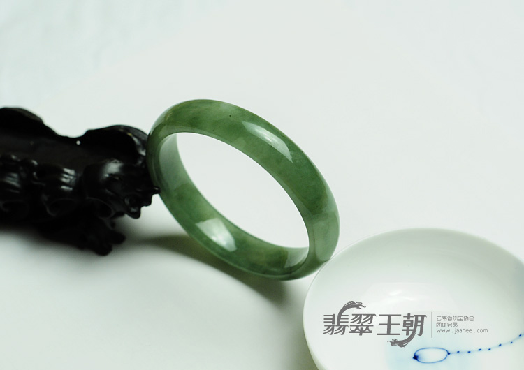 糯冰种青色缅甸翡翠手镯（58.4mm）