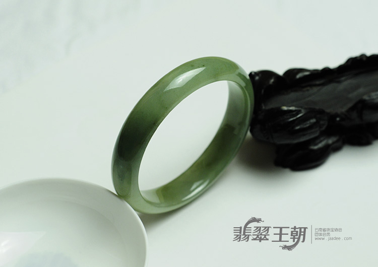 糯冰种青色缅甸翡翠手镯（57.1mm）