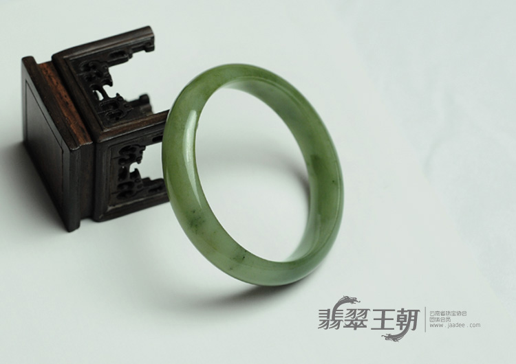 糯冰种青色缅甸翡翠手镯（57.1mm）