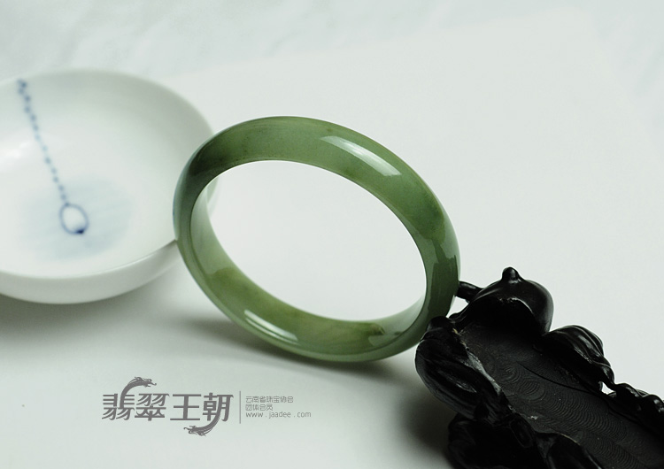 糯冰种青色缅甸翡翠手镯（57.1mm）