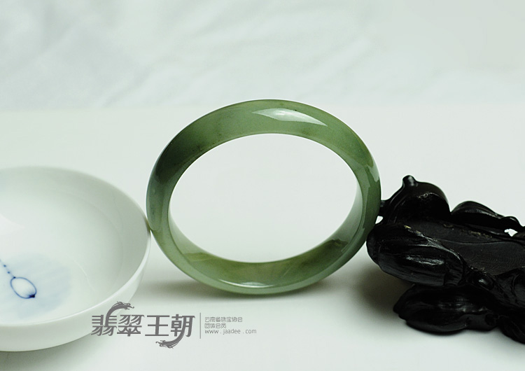 糯冰种青色缅甸翡翠手镯（57.1mm）