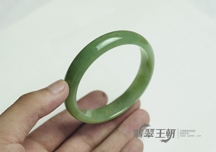 糯冰种晴水缅甸翡翠手镯（58.1mm）