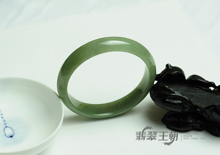 糯冰种晴水缅甸翡翠手镯（58.1mm）
