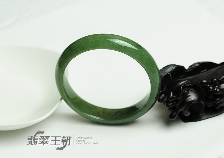糯冰种油青缅甸翡翠手镯（58.1mm）