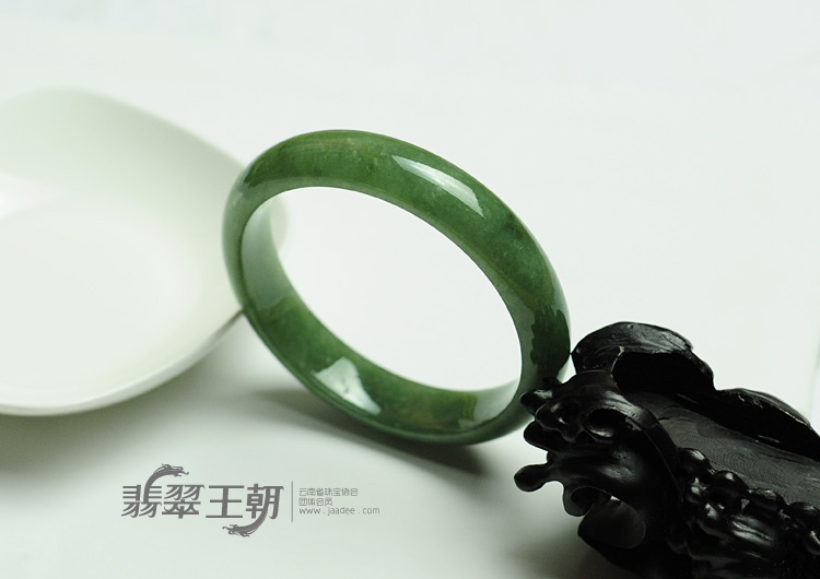 糯冰种油青缅甸翡翠手镯（58.1mm）