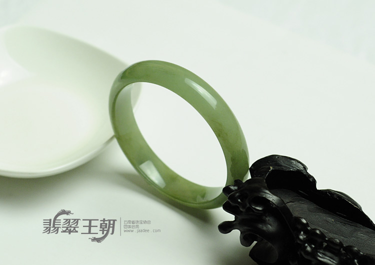 糯冰种晴水缅甸翡翠手镯（55mm）