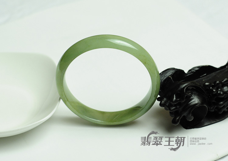 糯冰种晴水缅甸翡翠手镯（55mm）