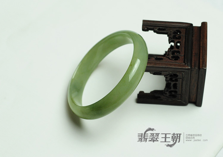 糯冰种晴水缅甸翡翠手镯（55mm）