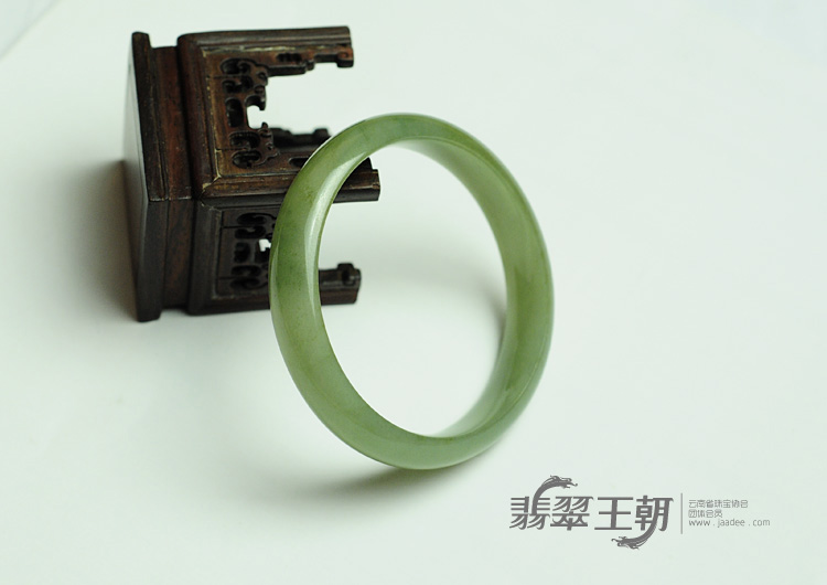 糯冰种晴水缅甸翡翠手镯（55mm）