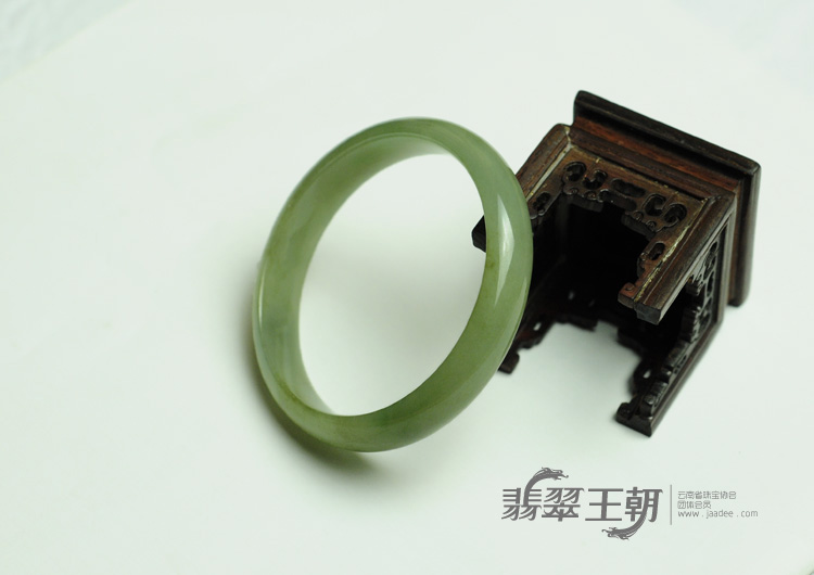 糯冰种晴水缅甸翡翠手镯（55mm）