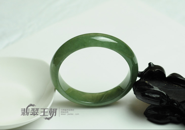 糯冰种蓝晴水缅甸翡翠手镯（55.7mm）