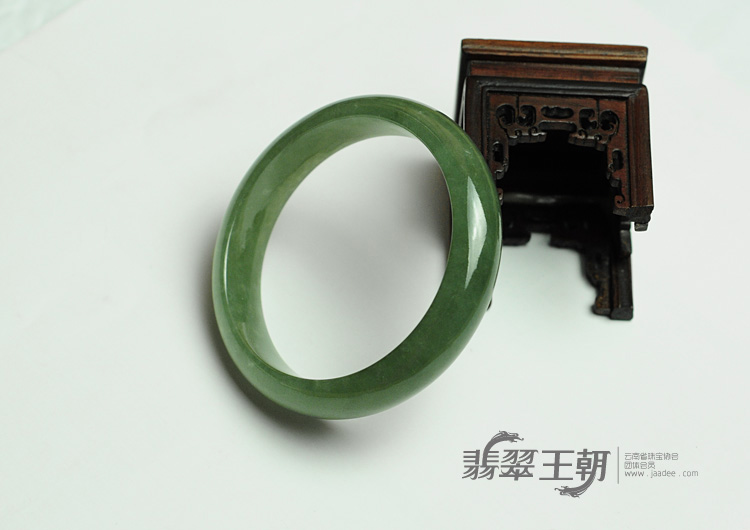 糯冰种蓝晴水缅甸翡翠手镯（55.7mm）