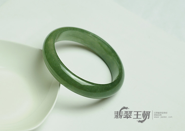 糯冰种蓝晴水缅甸翡翠手镯（55.7mm）