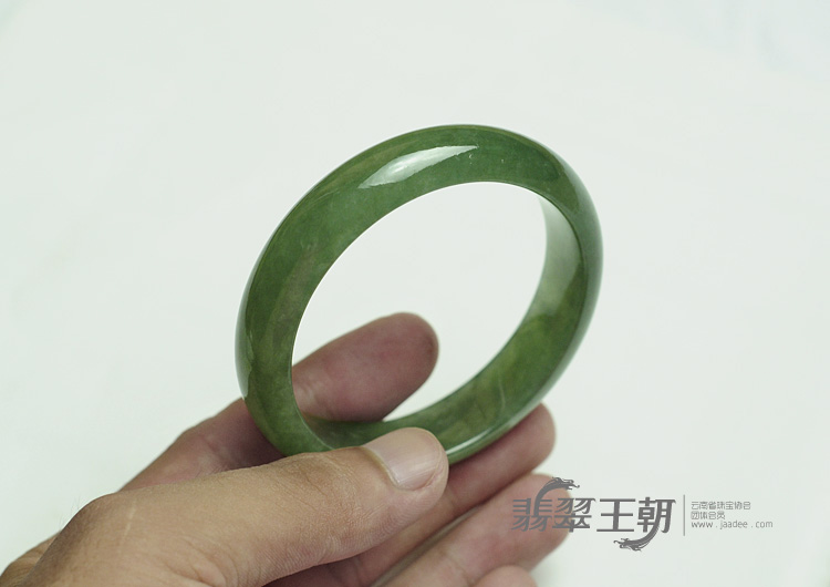 糯冰种蓝晴水缅甸翡翠手镯（55.7mm）