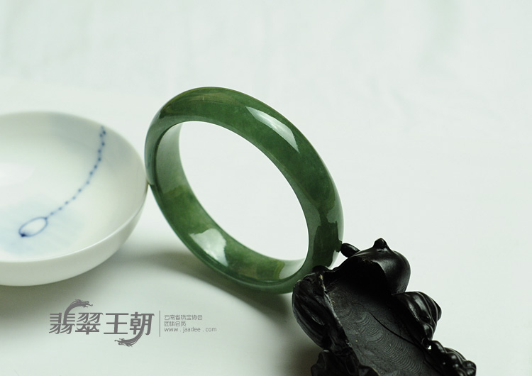 糯冰种蓝晴水缅甸翡翠手镯（57.6mm）