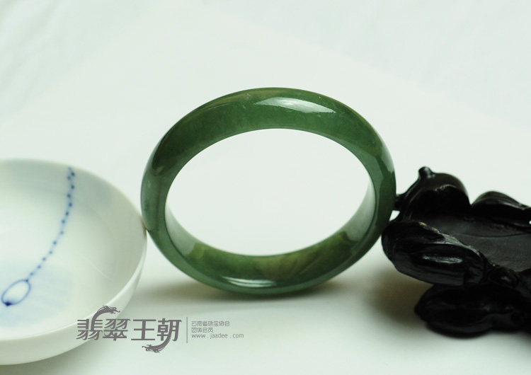 糯冰种蓝晴水缅甸翡翠手镯（57.6mm）