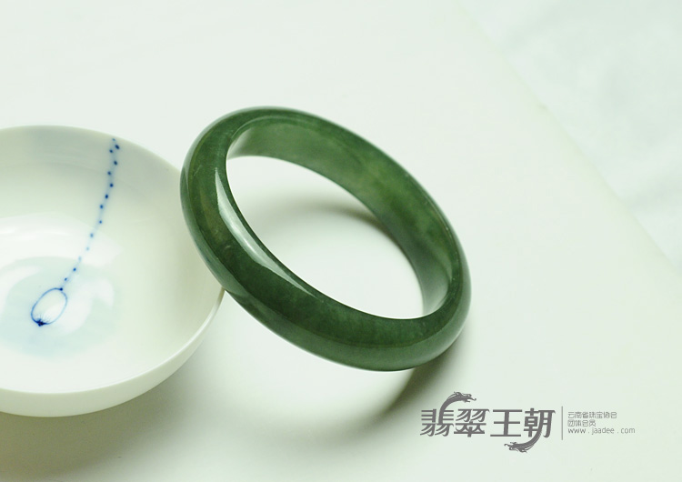 糯冰种蓝晴水缅甸翡翠手镯（57.6mm）