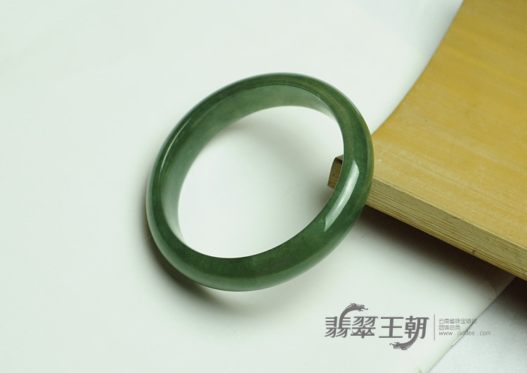 糯冰种蓝晴水缅甸翡翠手镯（57.6mm）