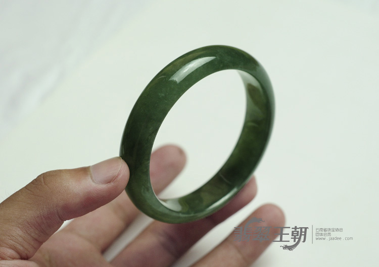 糯冰种蓝晴水缅甸翡翠手镯（57.6mm）