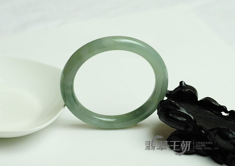 冰种晴水缅甸翡翠圆条手镯（54.9mm）