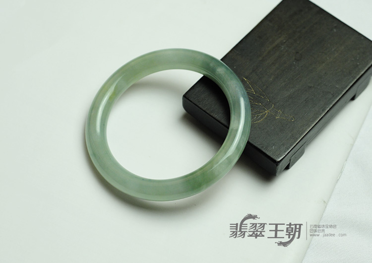 冰种晴水缅甸翡翠圆条手镯（54.9mm）