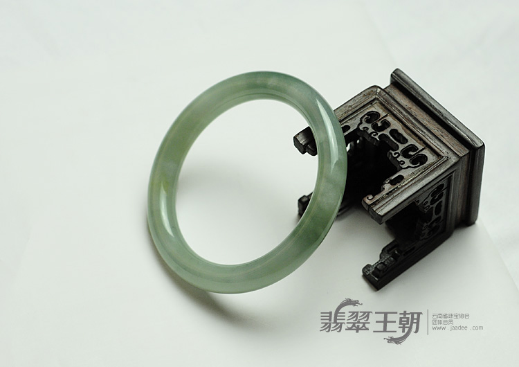 冰种晴水缅甸翡翠圆条手镯（54.9mm）