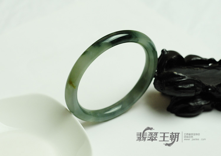 糯冰种飘花缅甸翡翠圆条手镯（54.9mm）