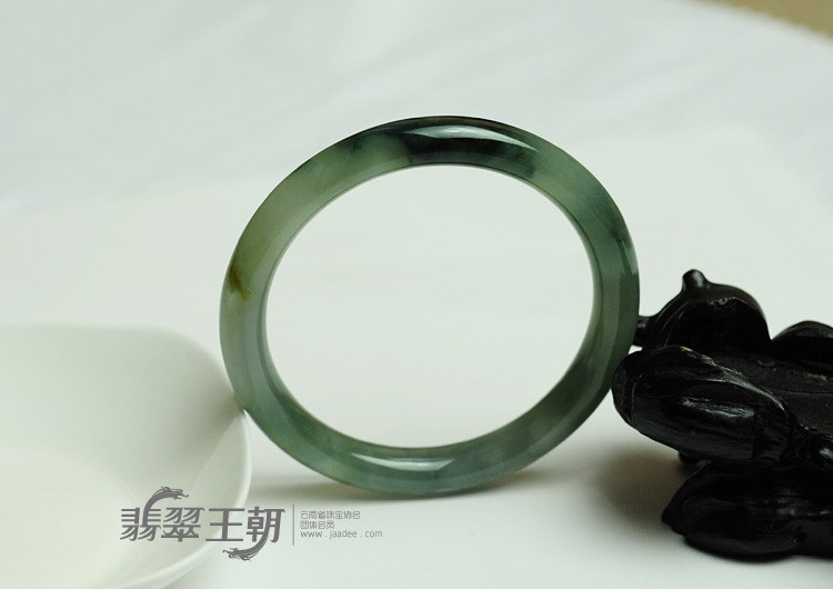 糯冰种飘花缅甸翡翠圆条手镯（54.9mm）