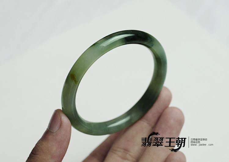 糯冰种飘花缅甸翡翠圆条手镯（54.9mm）