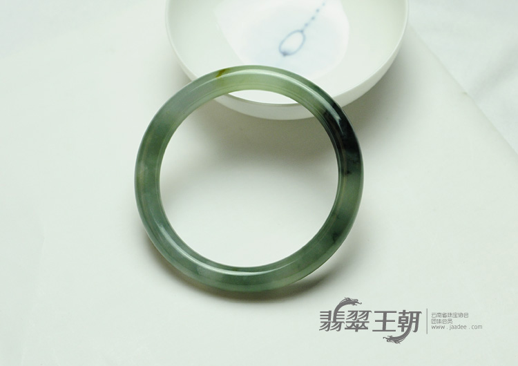 糯冰种飘花缅甸翡翠圆条手镯（54.9mm）