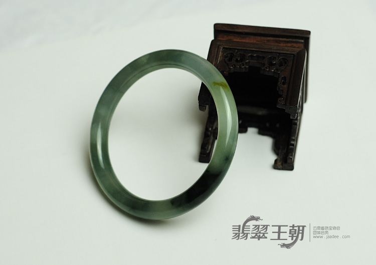 糯冰种飘花缅甸翡翠圆条手镯（54.9mm）