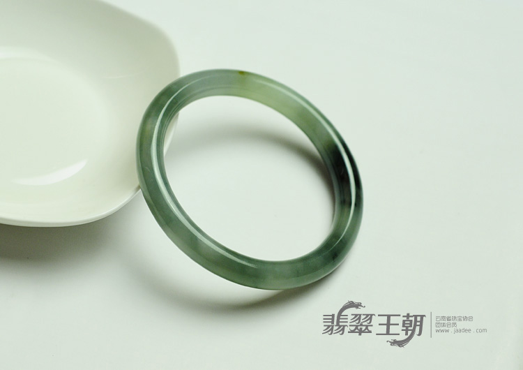 糯冰种飘花缅甸翡翠圆条手镯（54.9mm）