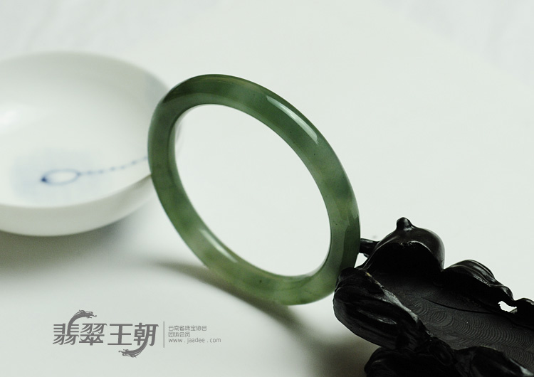 糯冰种晴水黄翡缅甸翡翠圆条手镯（54.3mm）