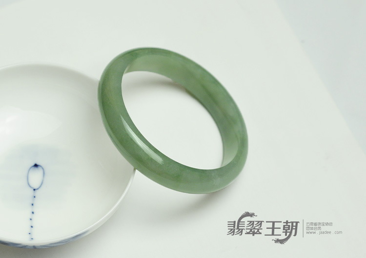 糯冰种晴水缅甸翡翠手镯（52.4mm）